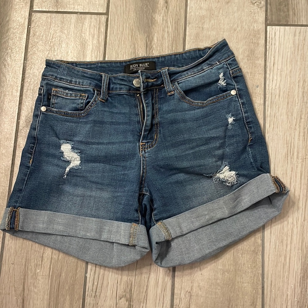 Like new Judy Blue cuffed shorts medium